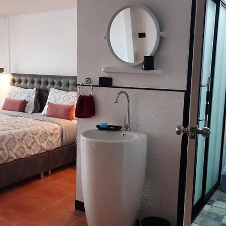 Happy Beach Jomtien Guesthouse Екстериор снимка