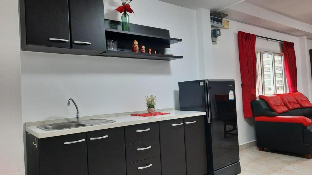 Happy Beach Jomtien Guesthouse Екстериор снимка