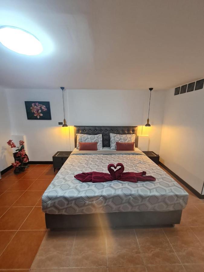 Happy Beach Jomtien Guesthouse Екстериор снимка