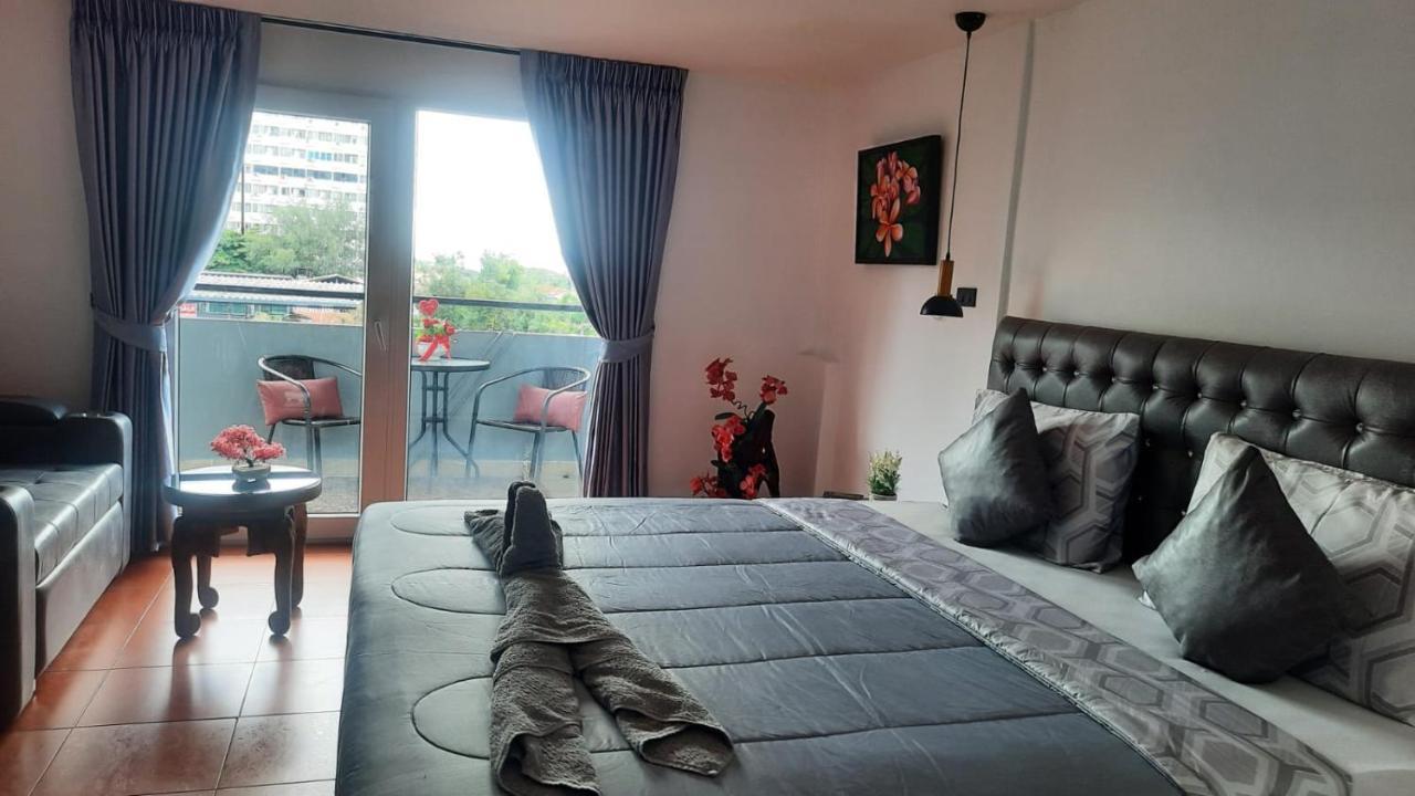 Happy Beach Jomtien Guesthouse Екстериор снимка
