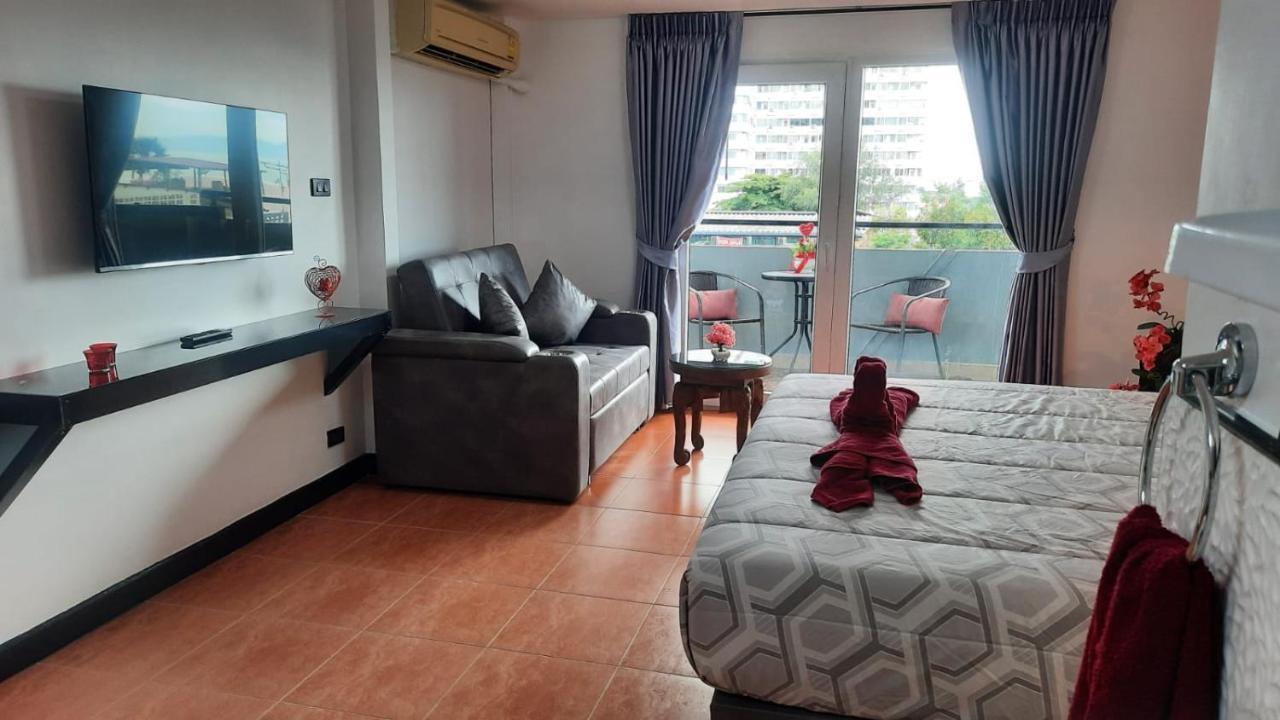 Happy Beach Jomtien Guesthouse Екстериор снимка