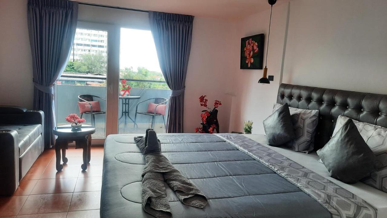 Happy Beach Jomtien Guesthouse Екстериор снимка