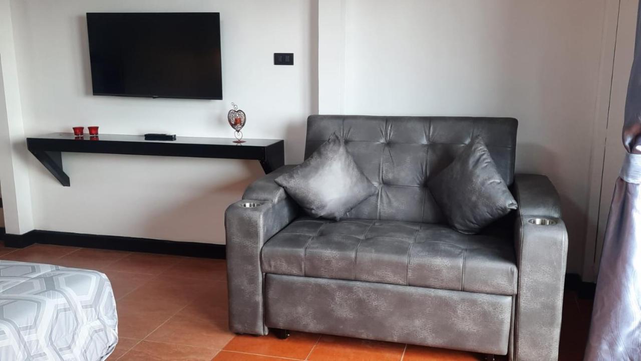 Happy Beach Jomtien Guesthouse Екстериор снимка