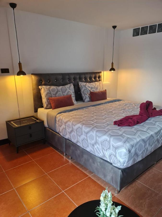 Happy Beach Jomtien Guesthouse Екстериор снимка