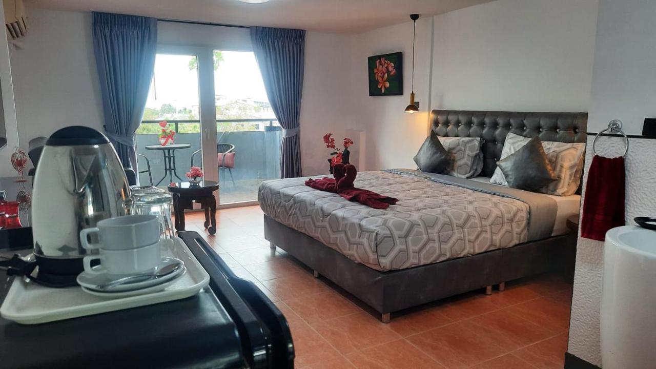Happy Beach Jomtien Guesthouse Екстериор снимка