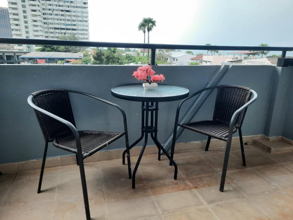 Happy Beach Jomtien Guesthouse Екстериор снимка