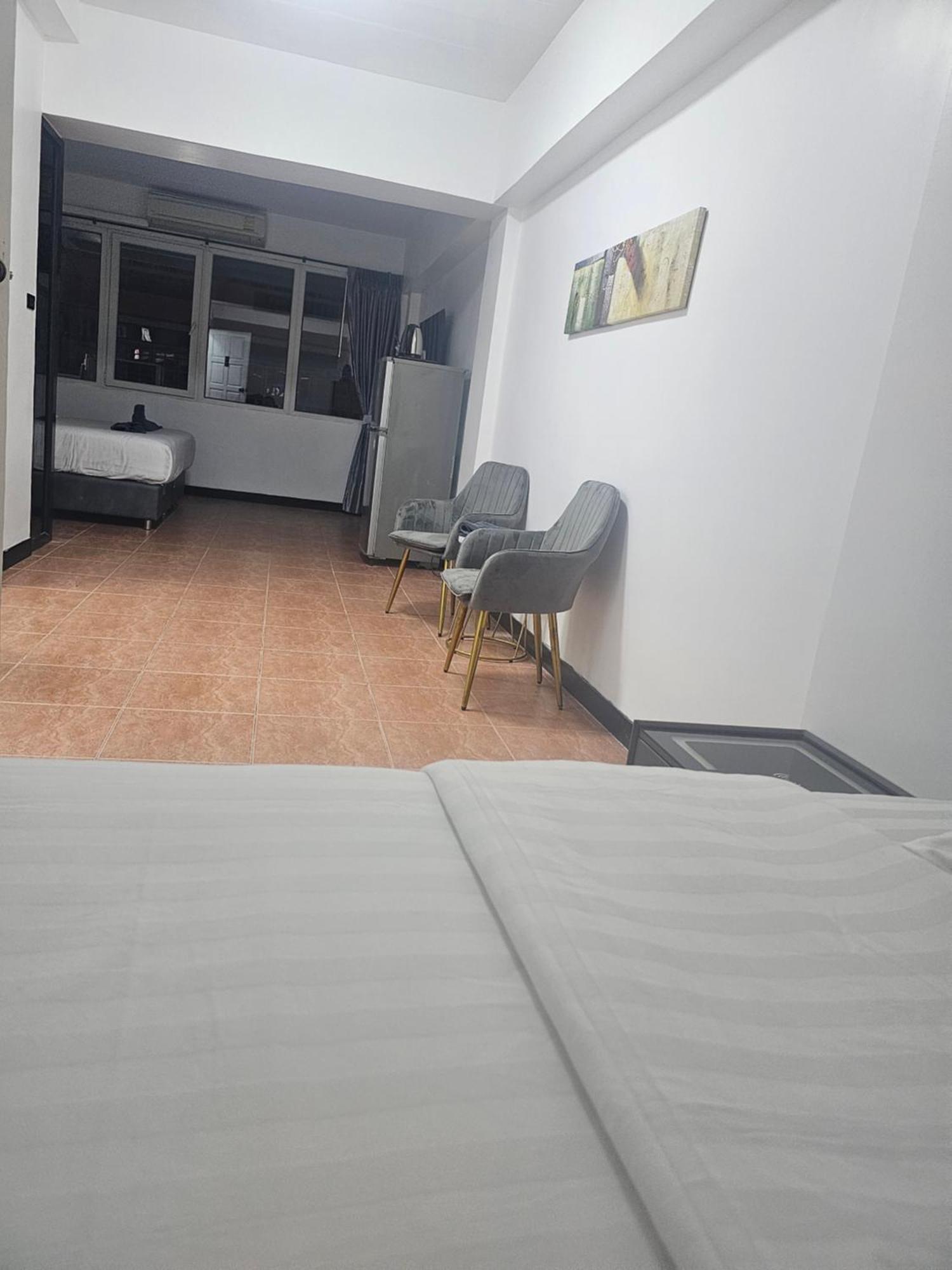 Happy Beach Jomtien Guesthouse Екстериор снимка