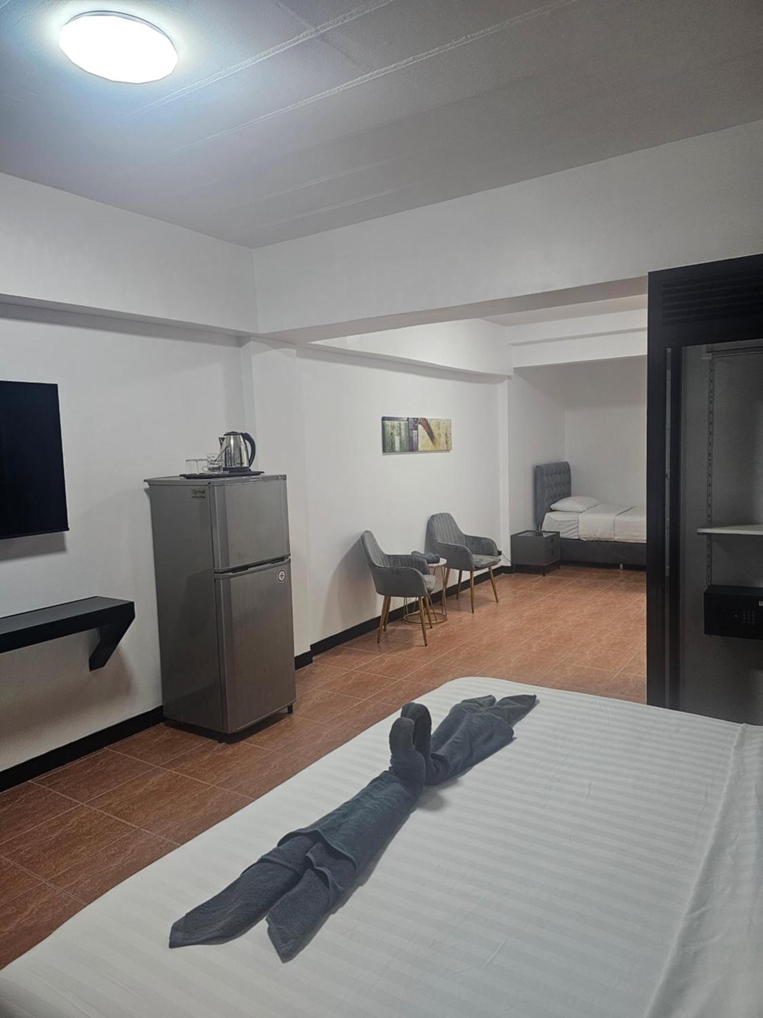 Happy Beach Jomtien Guesthouse Екстериор снимка