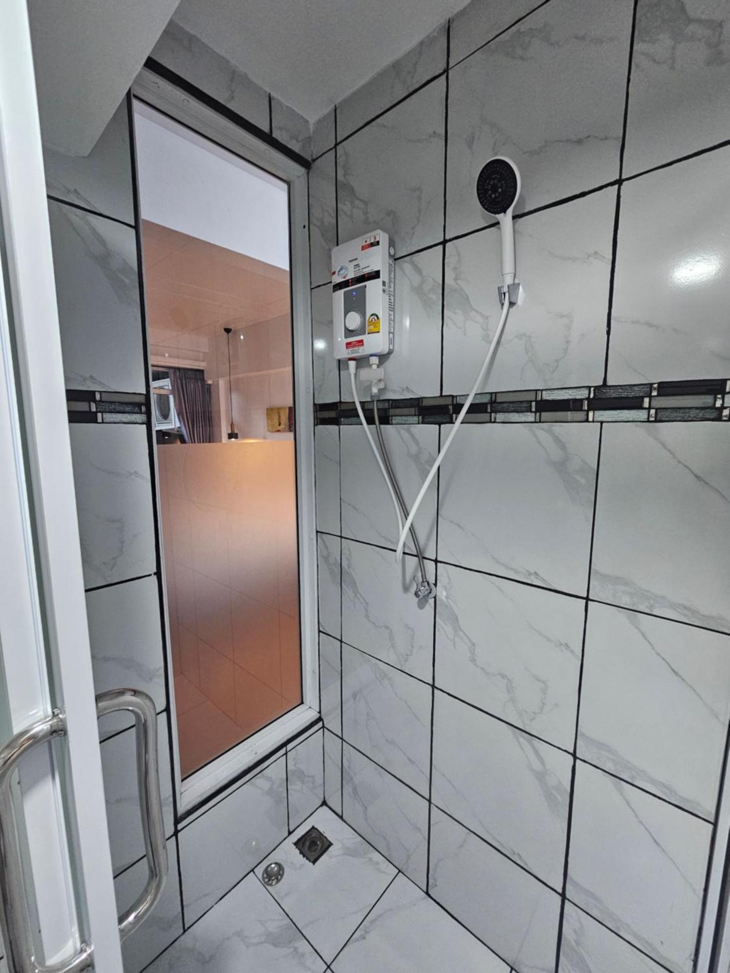 Happy Beach Jomtien Guesthouse Екстериор снимка