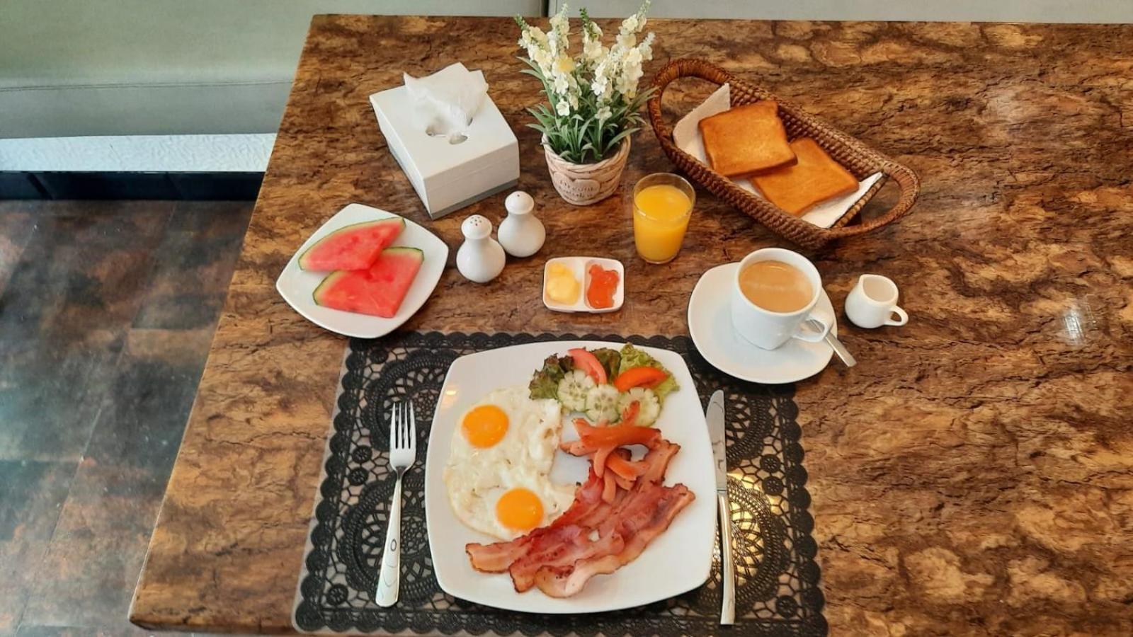 Happy Beach Jomtien Guesthouse Екстериор снимка